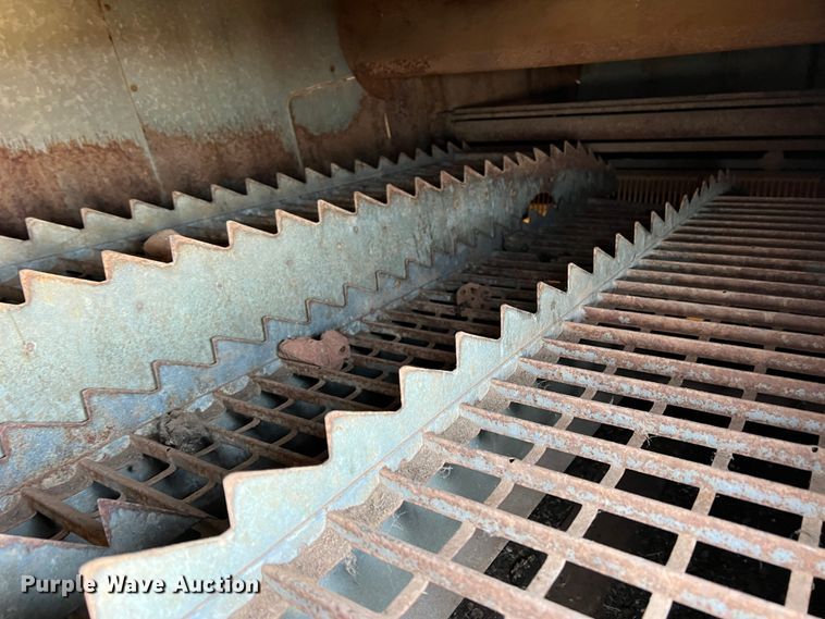 image for item DM8373 Gleaner M2  combine