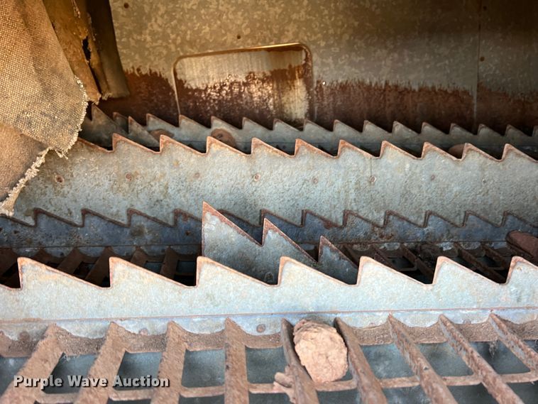 image for item DM8373 Gleaner M2  combine