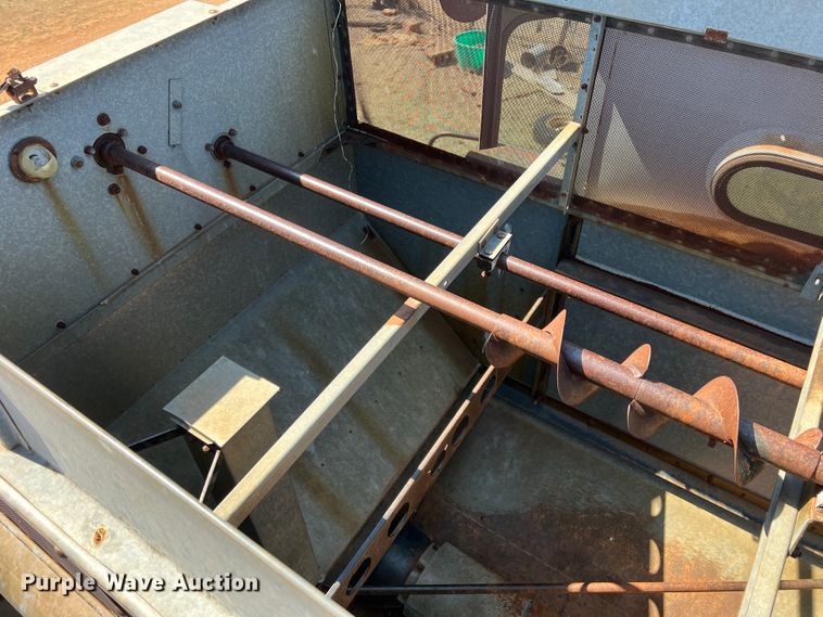 image for item DM8373 Gleaner M2  combine