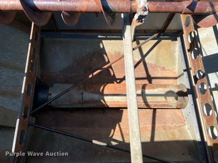 image for item DM8373 Gleaner M2  combine