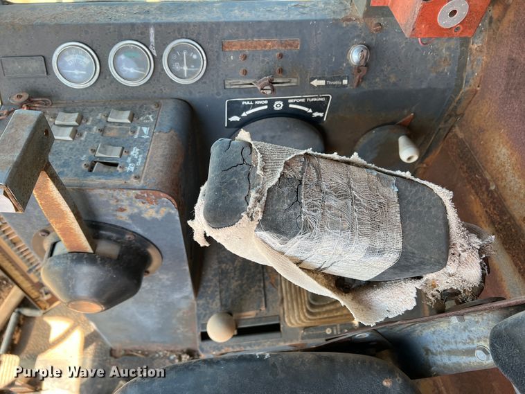 image for item DM8373 Gleaner M2  combine