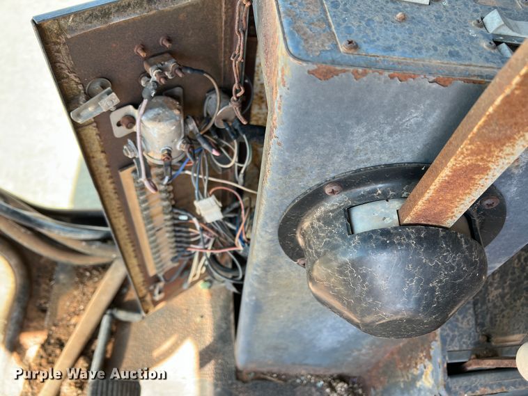 image for item DM8373 Gleaner M2  combine