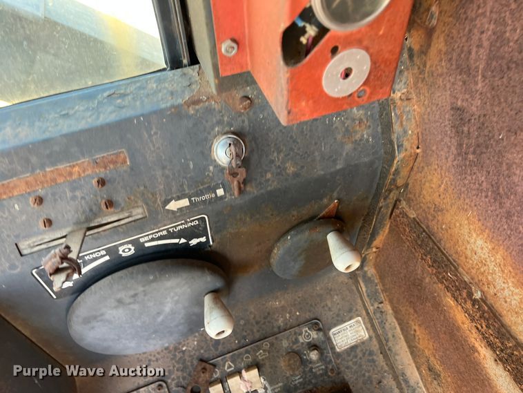 image for item DM8373 Gleaner M2  combine