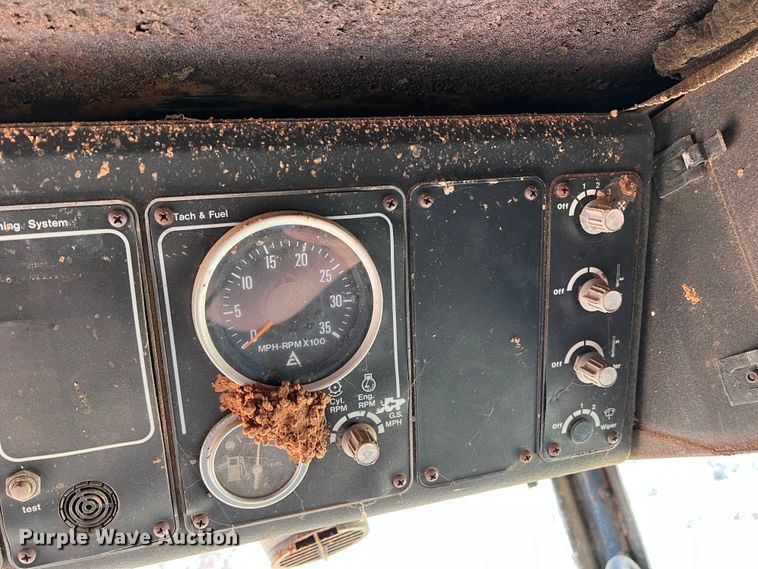 image for item DM8373 Gleaner M2  combine