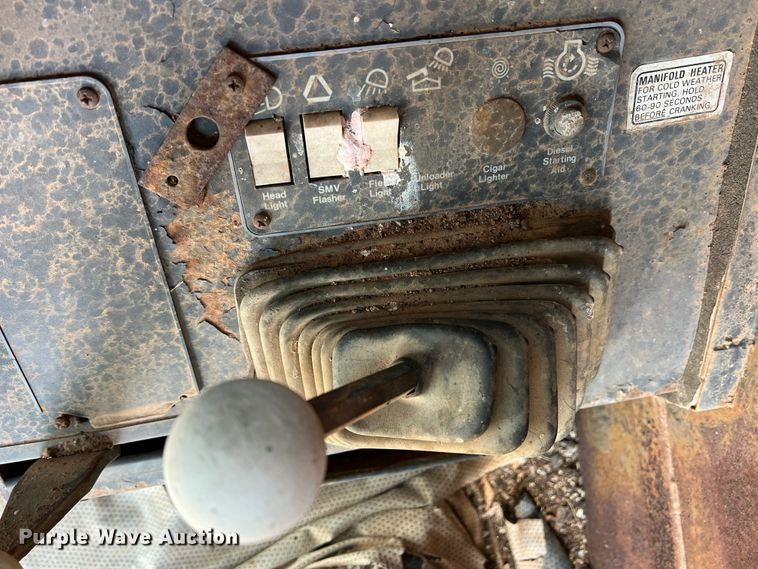 image for item DM8373 Gleaner M2  combine