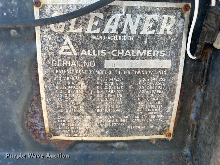 image for item DM8373 Gleaner M2  combine