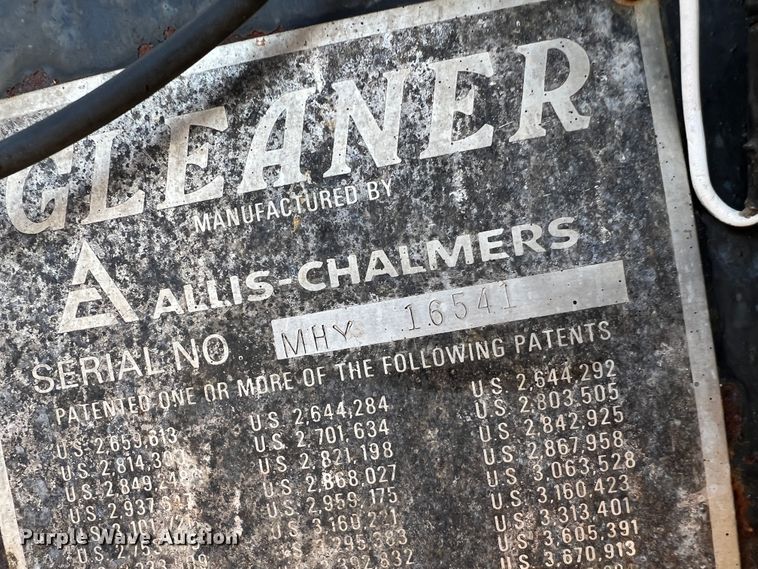 image for item DM8373 Gleaner M2  combine