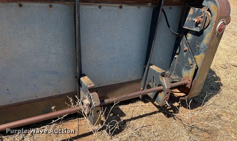 image for item DM8373 Gleaner M2  combine