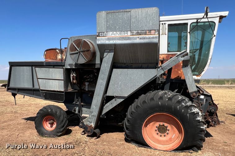 image for item DM8374 Gleaner L2  combine