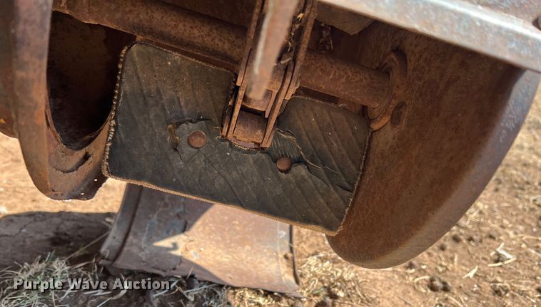 image for item DM8374 Gleaner L2  combine