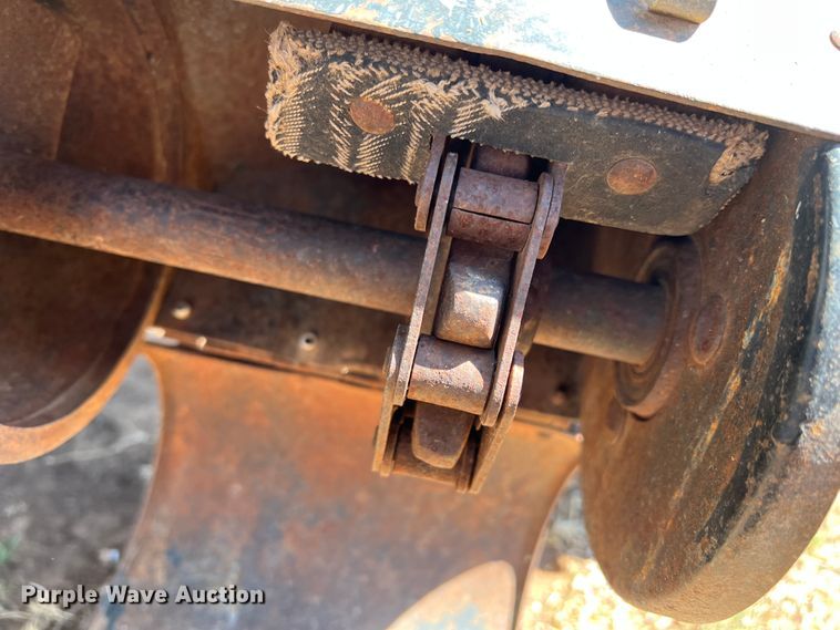 image for item DM8374 Gleaner L2  combine