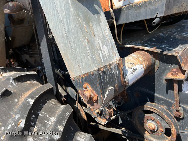 image for item DM8374 Gleaner L2  combine