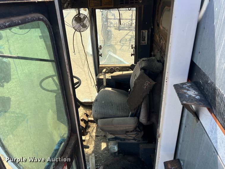 image for item DM8374 Gleaner L2  combine