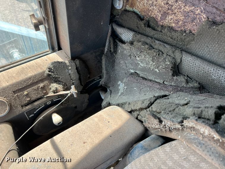 image for item DM8374 Gleaner L2  combine