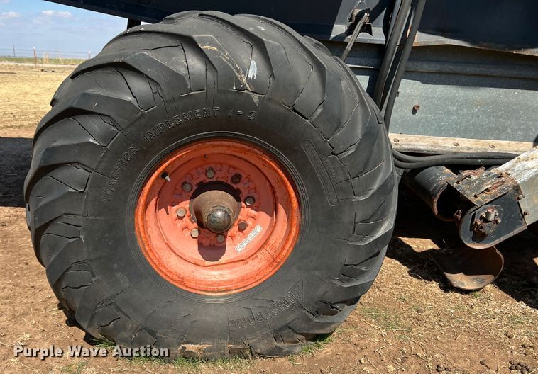 image for item DM8374 Gleaner L2  combine