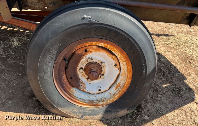 image for item DM8374 Gleaner L2  combine