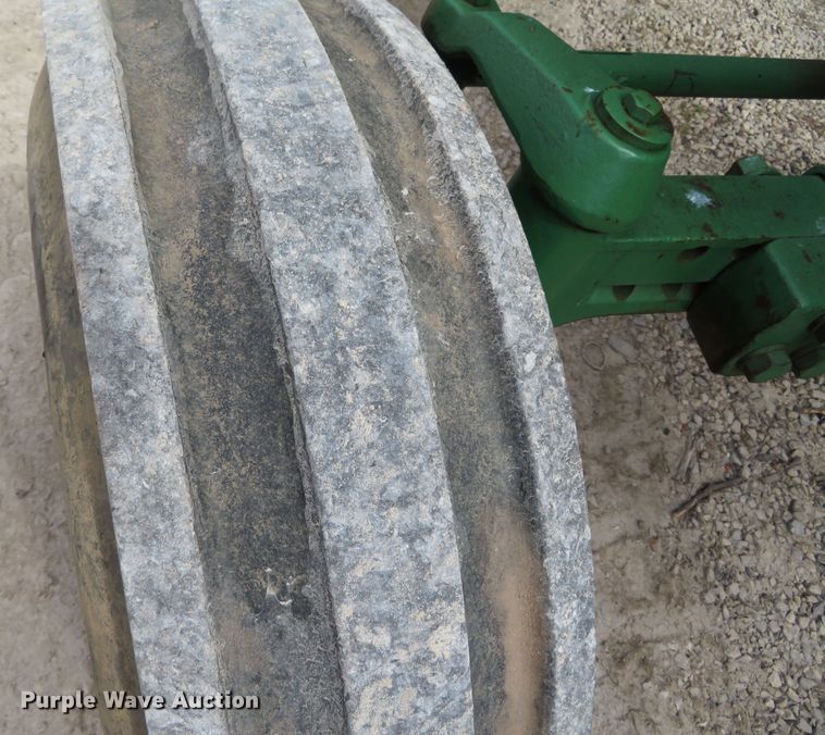 image for item DN7929 1985 John Deere 4850  tractor