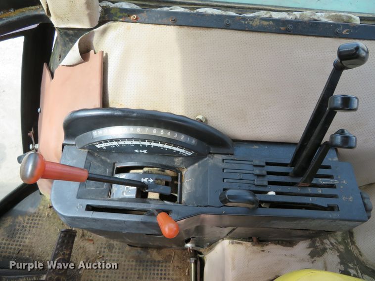 image for item DN7929 1985 John Deere 4850  tractor