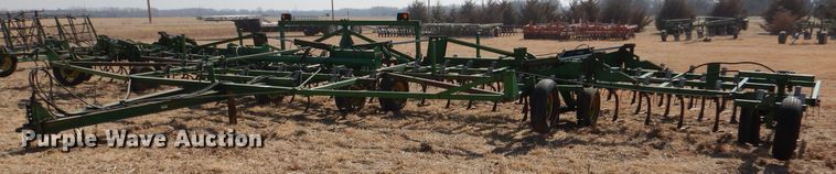 image for item DR0868 John Deere 1060  field cultivator