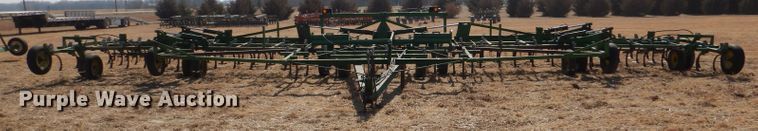 image for item DR0868 John Deere 1060  field cultivator