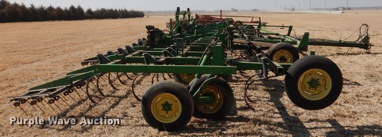 image for item DR0868 John Deere 1060  field cultivator
