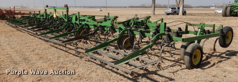 image for item DR0868 John Deere 1060  field cultivator
