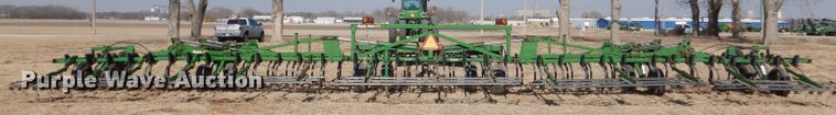 image for item DR0868 John Deere 1060  field cultivator