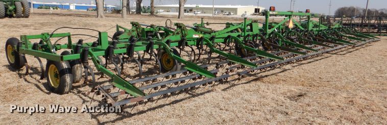 image for item DR0868 John Deere 1060  field cultivator