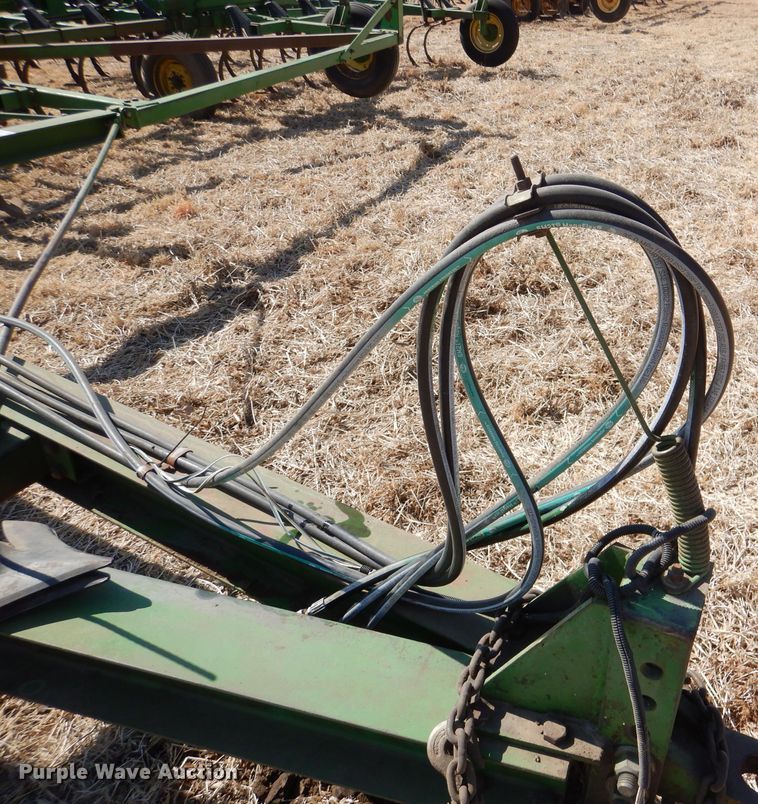 image for item DR0868 John Deere 1060  field cultivator
