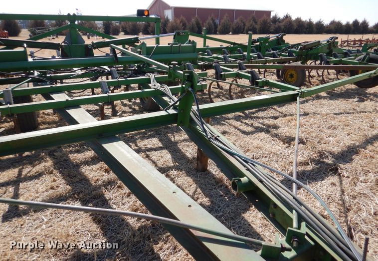 image for item DR0868 John Deere 1060  field cultivator
