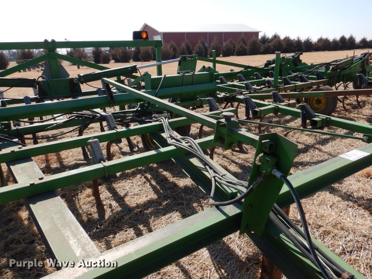 image for item DR0868 John Deere 1060  field cultivator