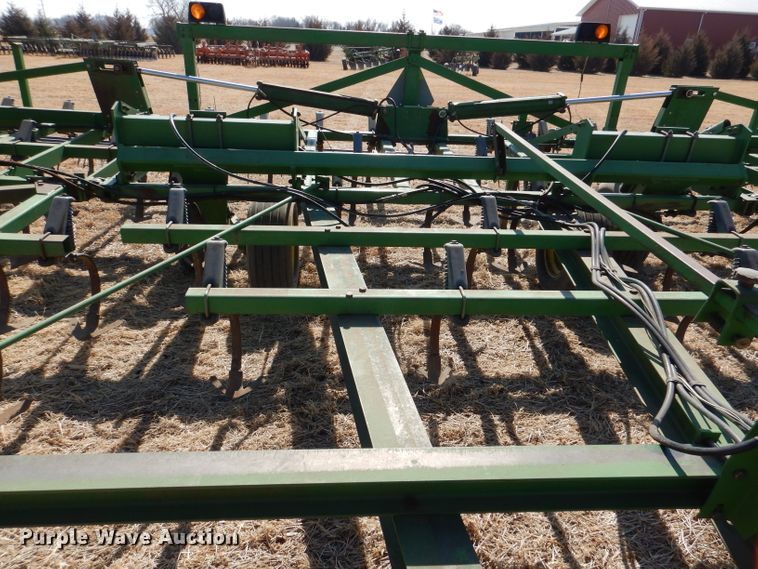 image for item DR0868 John Deere 1060  field cultivator