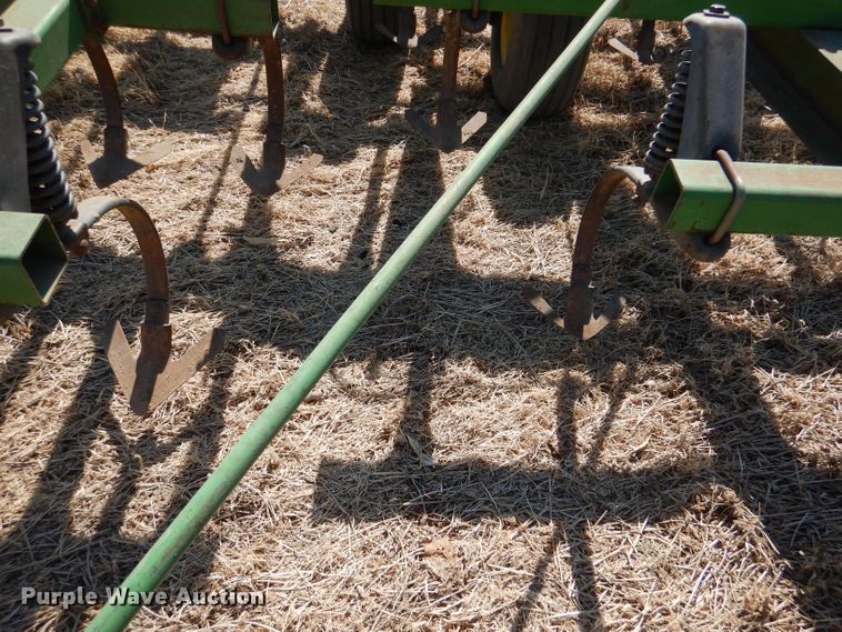 image for item DR0868 John Deere 1060  field cultivator