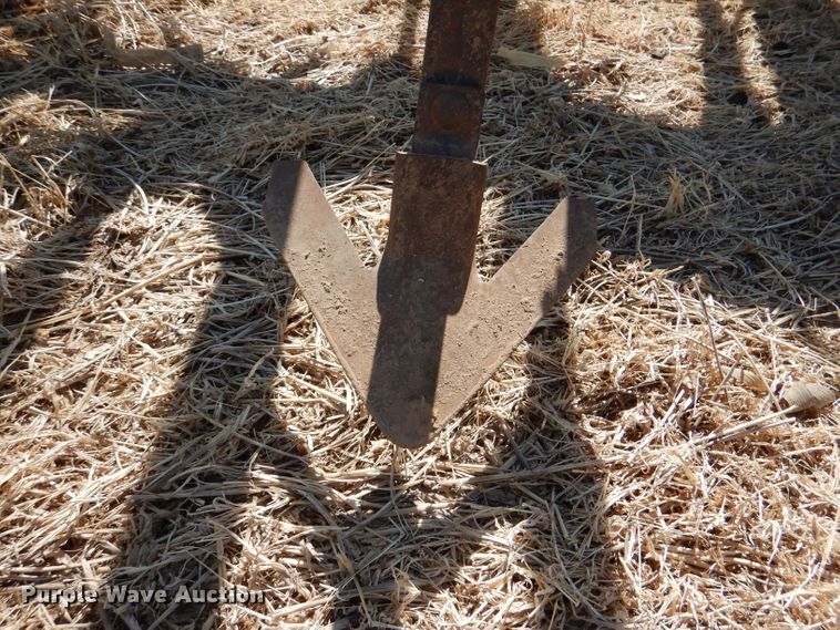 image for item DR0868 John Deere 1060  field cultivator