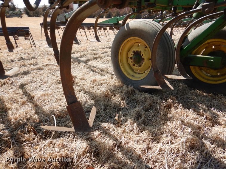 image for item DR0868 John Deere 1060  field cultivator