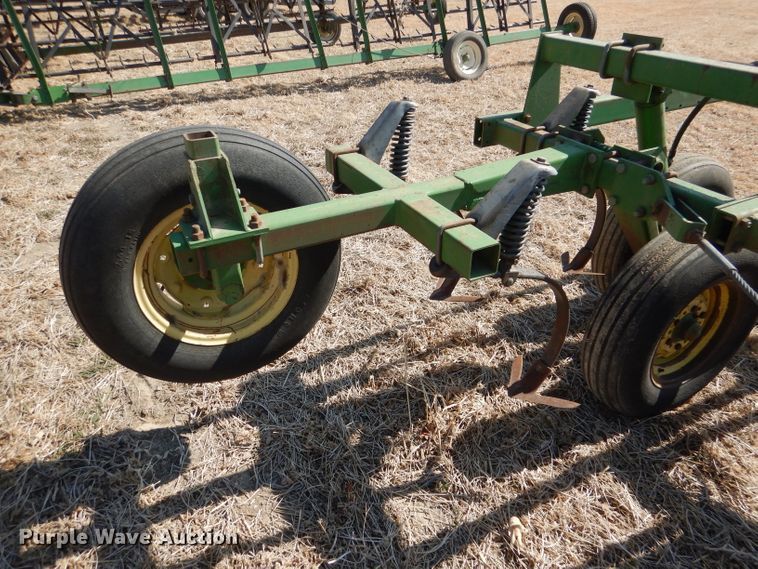 image for item DR0868 John Deere 1060  field cultivator