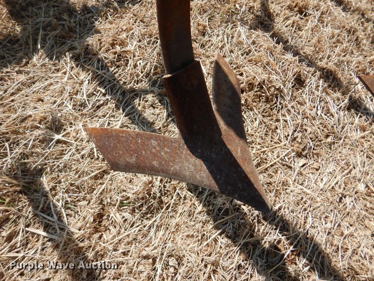 image for item DR0868 John Deere 1060  field cultivator