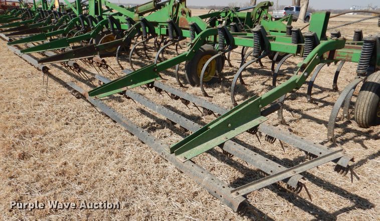 image for item DR0868 John Deere 1060  field cultivator