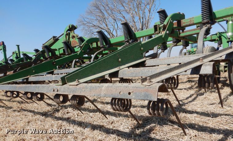 image for item DR0868 John Deere 1060  field cultivator