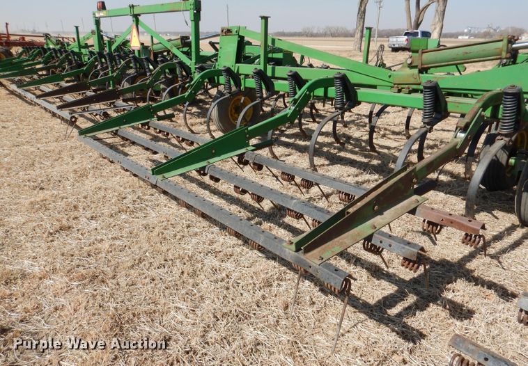 image for item DR0868 John Deere 1060  field cultivator