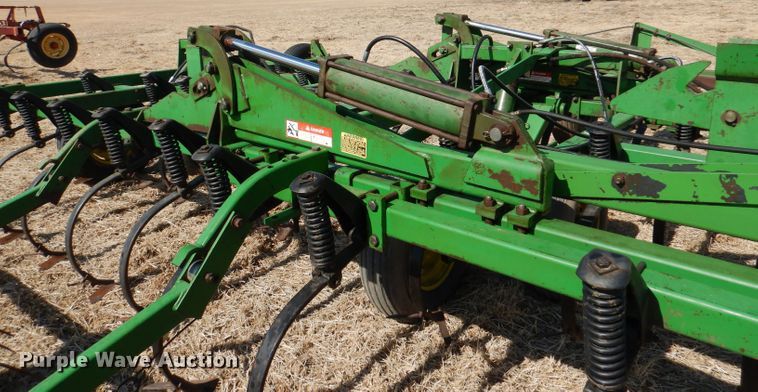 image for item DR0868 John Deere 1060  field cultivator