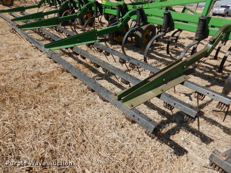 image for item DR0868 John Deere 1060  field cultivator