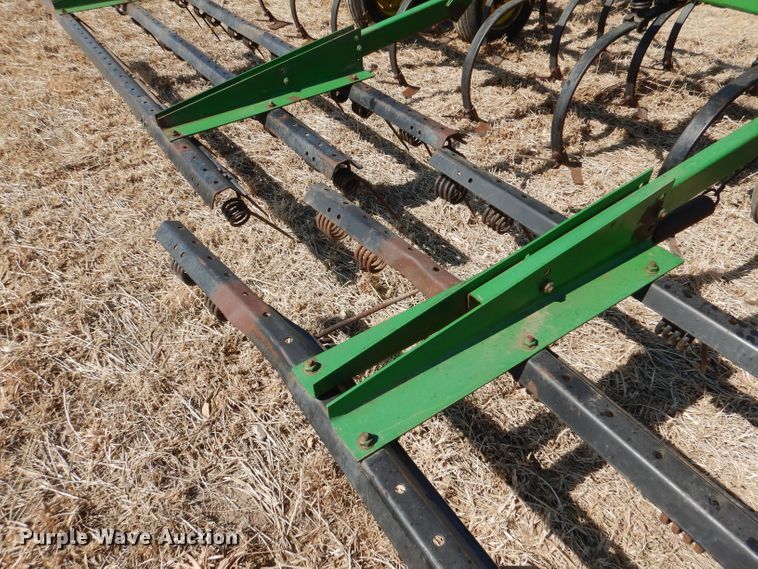 image for item DR0868 John Deere 1060  field cultivator
