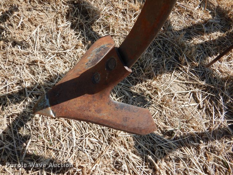 image for item DR0868 John Deere 1060  field cultivator