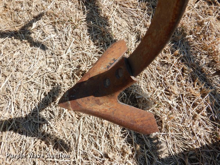 image for item DR0868 John Deere 1060  field cultivator