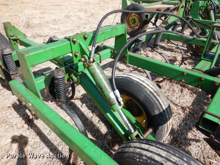 image for item DR0868 John Deere 1060  field cultivator