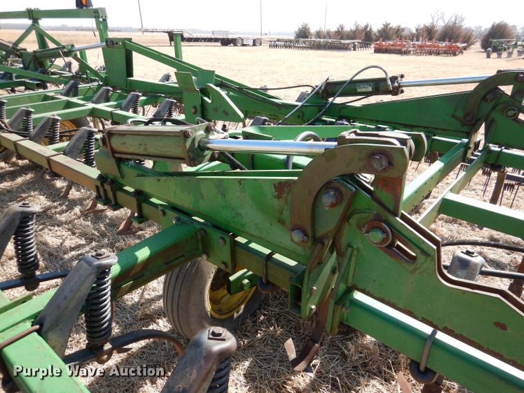 image for item DR0868 John Deere 1060  field cultivator