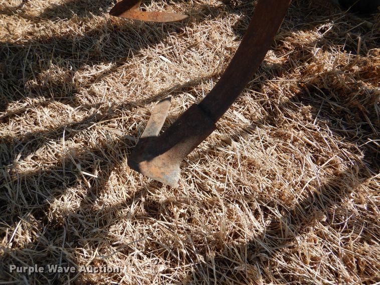 image for item DR0868 John Deere 1060  field cultivator