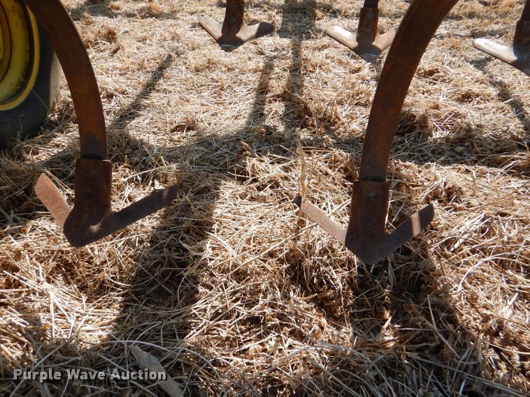 image for item DR0868 John Deere 1060  field cultivator