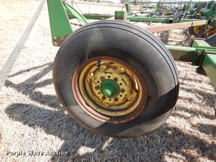 image for item DR0868 John Deere 1060  field cultivator